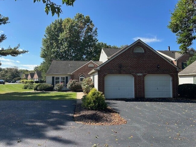 Primary Photo - 2033 A Raleigh Rd