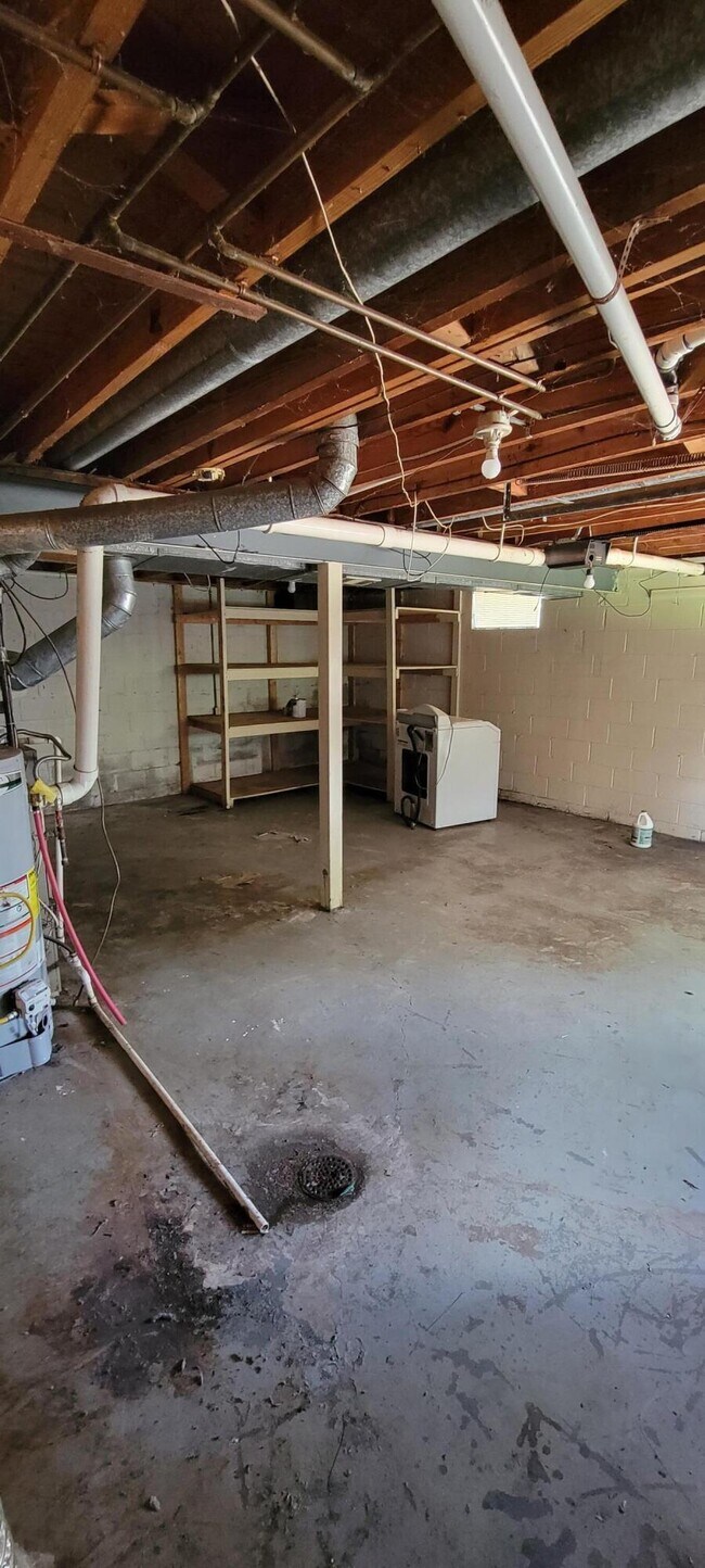 Building Photo - 3612 River Park Dr