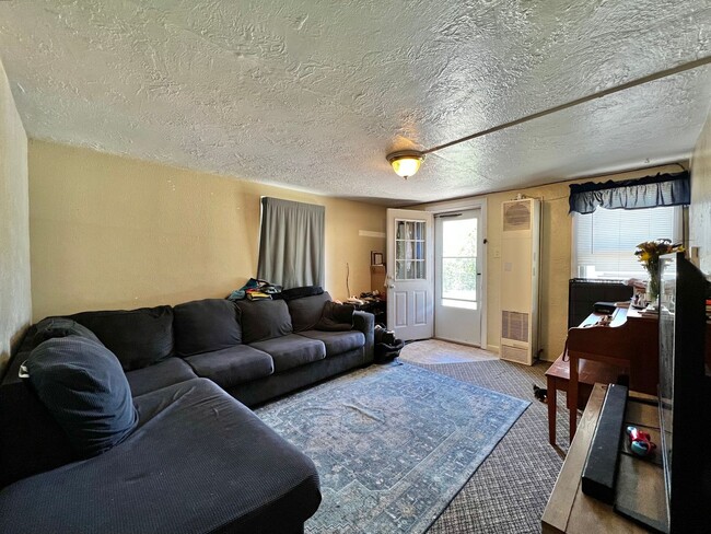 Building Photo - Cozy 2-Bedroom 1-Bath Basement Unit Near UNC!