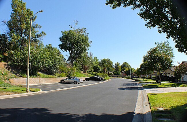 Building Photo - Stunning 3 bed, 2 bath Townhome for Rent.
