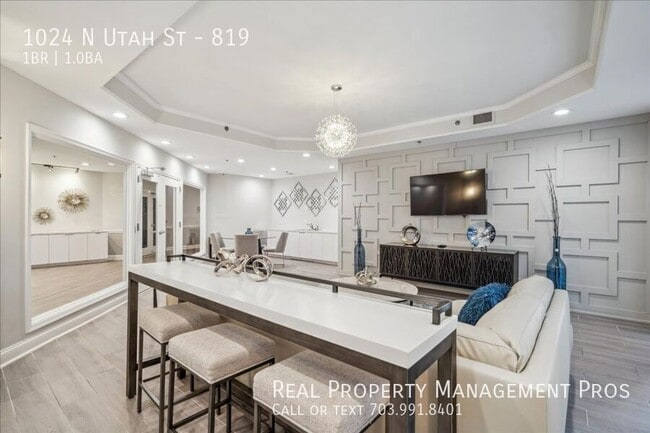 Building Photo - 1024 N Utah St