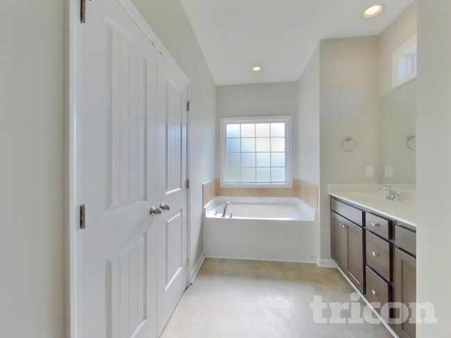 Building Photo - 938 Beverly Ct