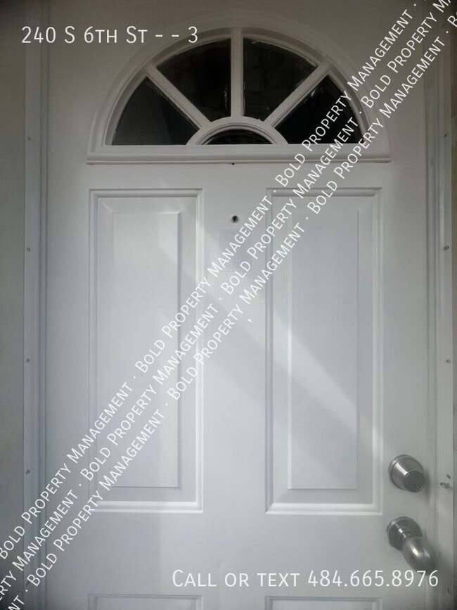 Building Photo - 240 S 6th St