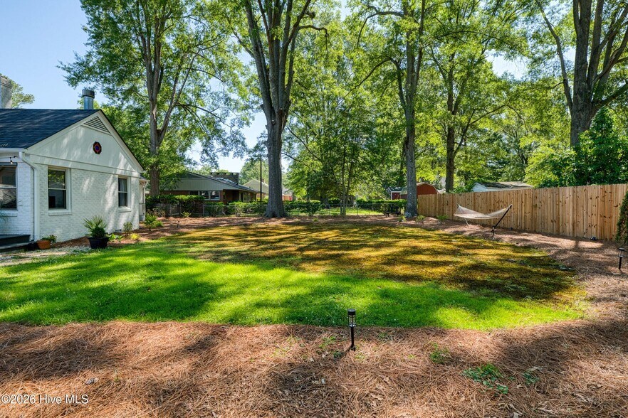 Building Photo - 611 Clark Dr