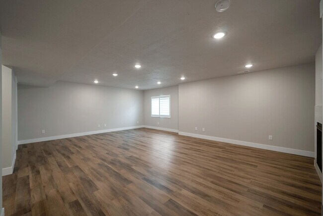Building Photo - 316 S 380