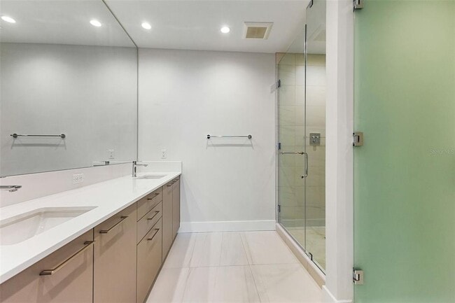 Building Photo - 275 1st Ave S