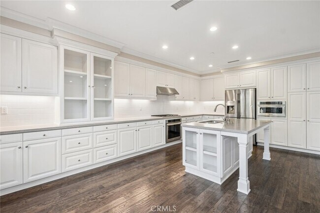 Building Photo - 102 Brindisi