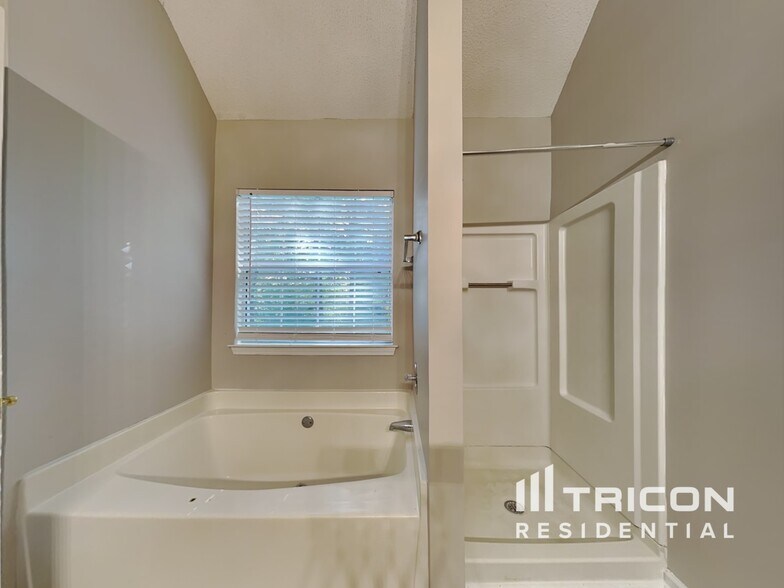 Building Photo - 390 Cascade Rise Ct SW