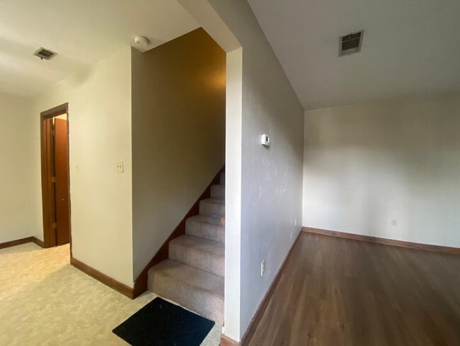 Building Photo - 2261 Claremont Ln