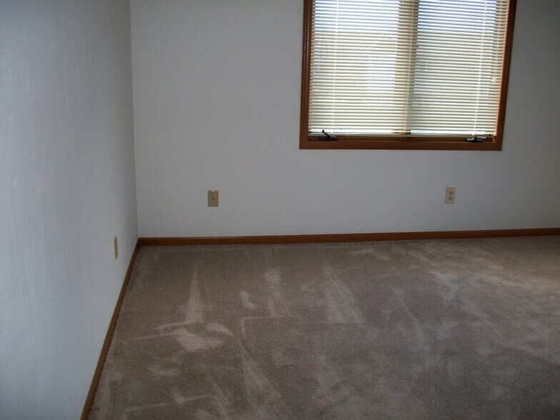 Building Photo - 2051 Cliff Alex Ct S