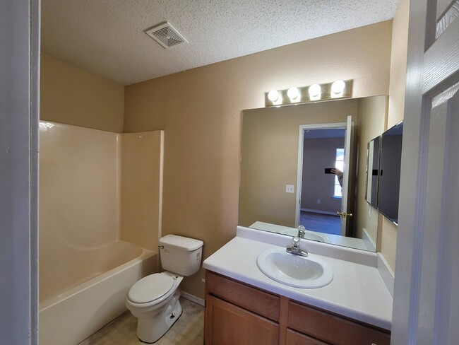 Building Photo - 1111 Tunbridge Dr