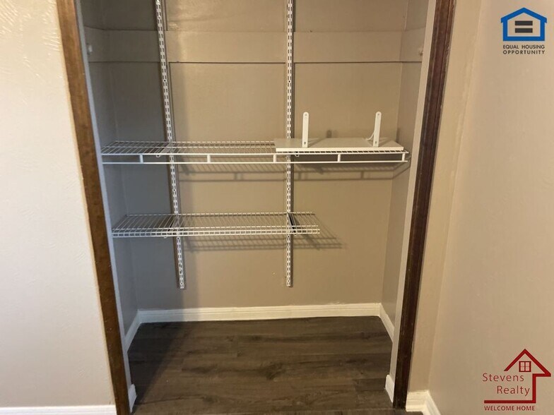 Building Photo - 4708 SE Sunnymeade