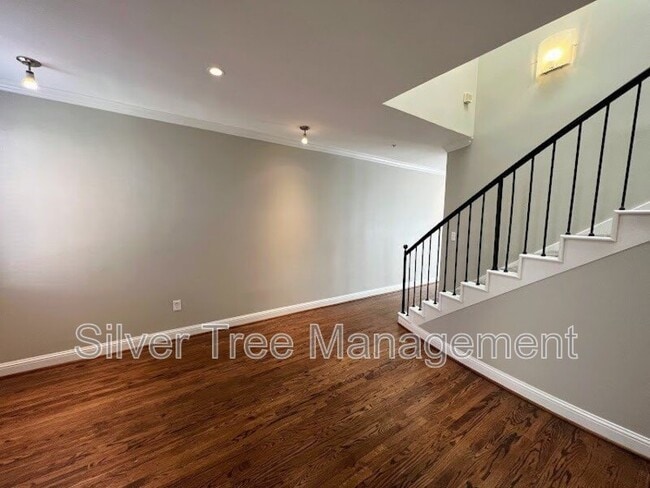 Building Photo - 4040 Avondale Ave
