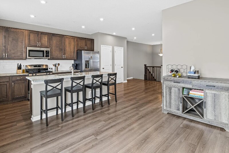 Building Photo - 801 Roselyn Dr