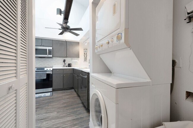 Building Photo - Charming 2BR Condo in Melbourne Beach
