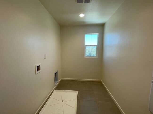 Building Photo - 5-Bedroom Home, Including In-Law Suite, in...