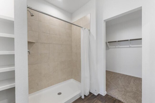 Building Photo - 14678 Cyn Pnes Ln