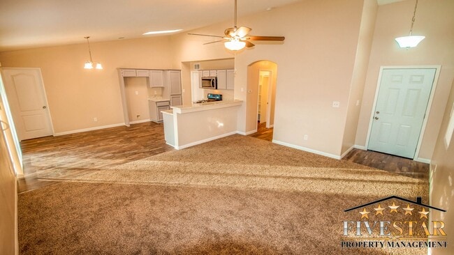 Building Photo - House for Rent in SouthWest Bakersfield