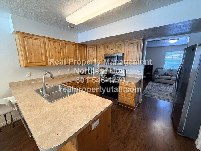 Building Photo - Cute 2 Bedroom Townhome in South Ogden Available