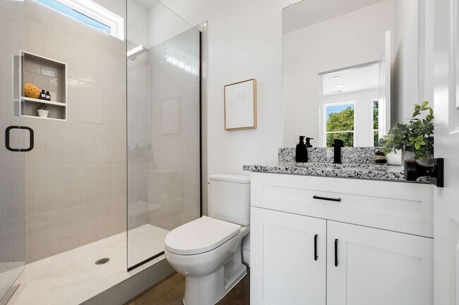 Building Photo - 1806 Lischey Ave