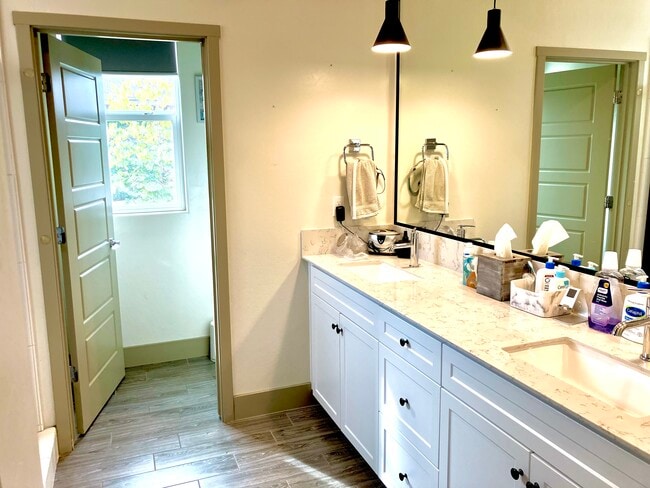 Building Photo - 9207 Manor Forest Ln