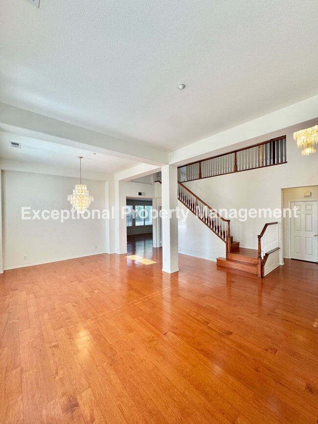 Building Photo - Ready to move in 4 bedroom 4 bath home!