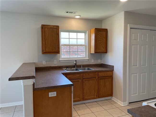 Building Photo - 3704 SW Moline Ave