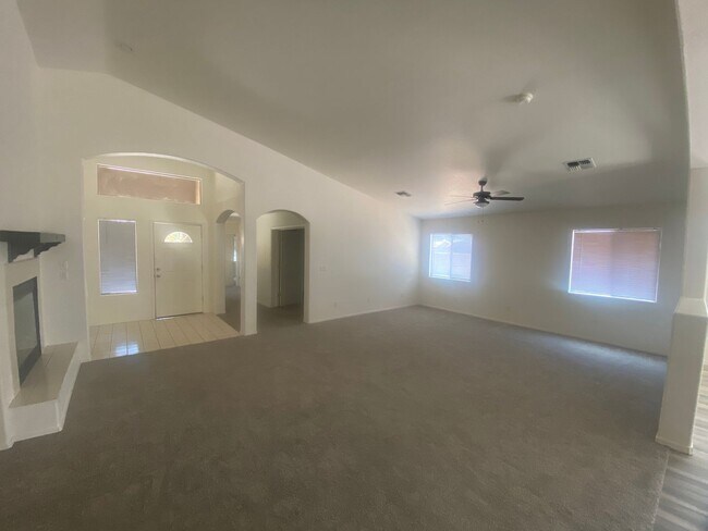 Building Photo - Corner Lot