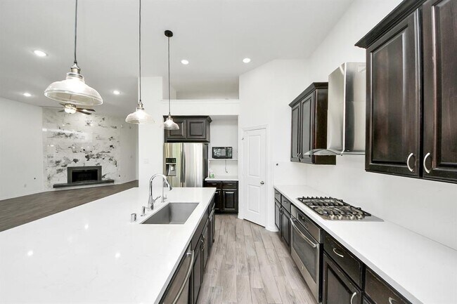 Building Photo - 10910 Wardrop Pl