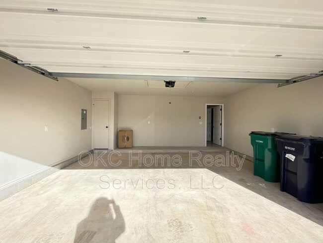 Building Photo - 11521 SW 12th St