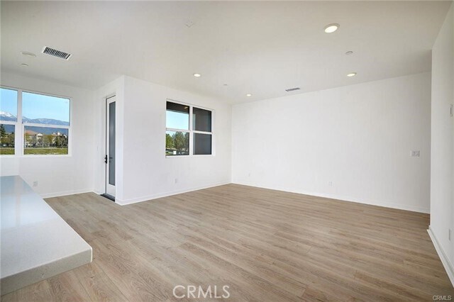 Building Photo - 944 N Divino Privado