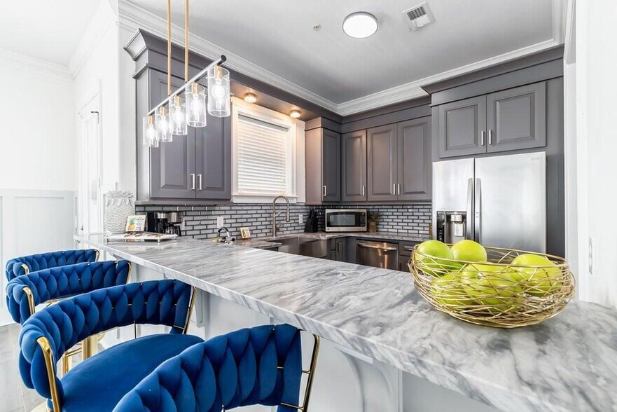 Building Photo - 337 Grande Pointe Cir