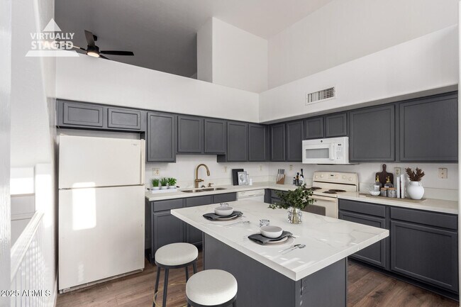 Building Photo - 738 S Beck Ave