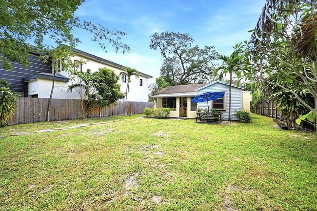 Building Photo - 1516 SW 24th St