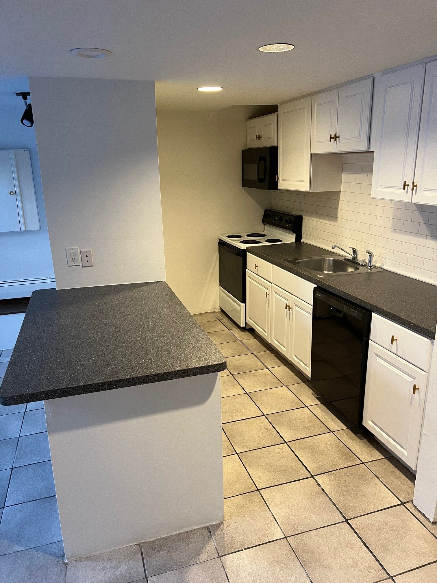 Kitchen - 85 Appleton St