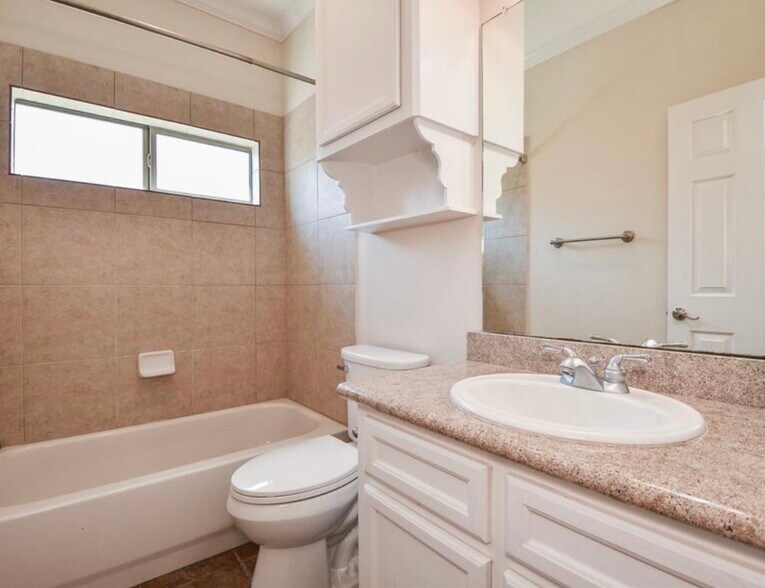 Building Photo - 8002 Stoneyway Dr