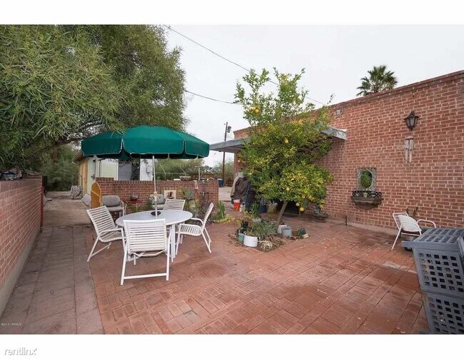 Building Photo - 1 br, 1 bath 4plex - 2919 East 10th Street