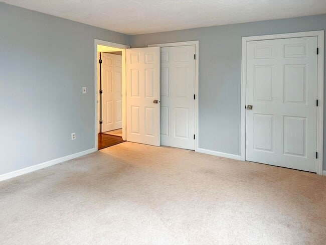 Building Photo - 33 Green House Rd