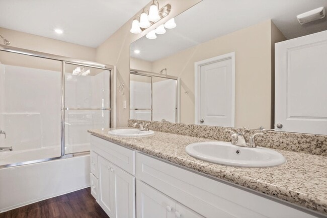 Building Photo - 3 BD 2 BA Split plan Home in the Ocean Spr...