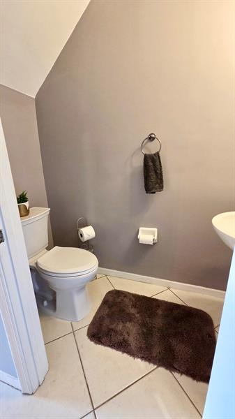 Building Photo - 5400 Jubilee Way