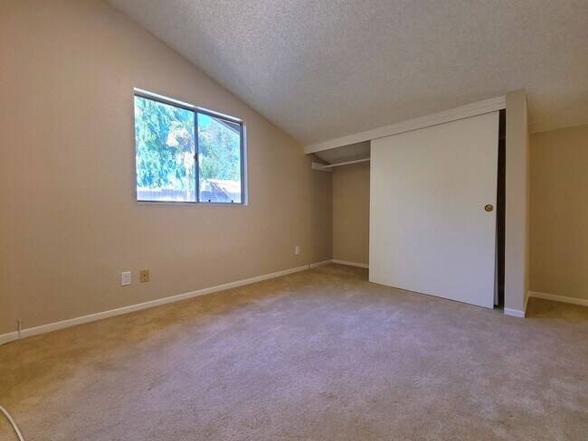 Building Photo - Beautiful 2-Story South Redlands Home with 3 Bedrooms and a Family Room!