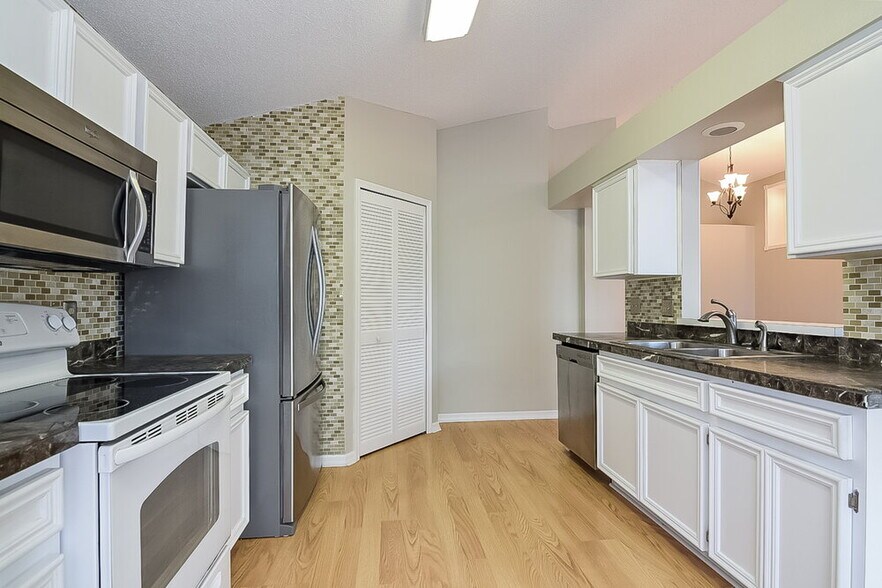Building Photo - 4007 Fontana Pl
