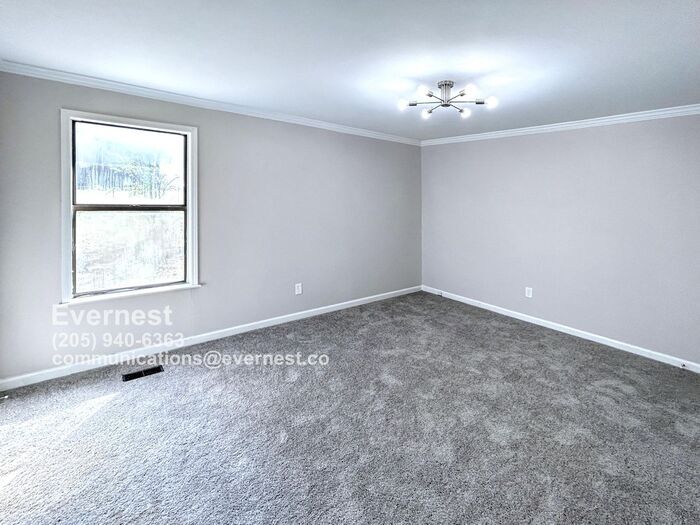 Building Photo - 1226 Thompson Rd