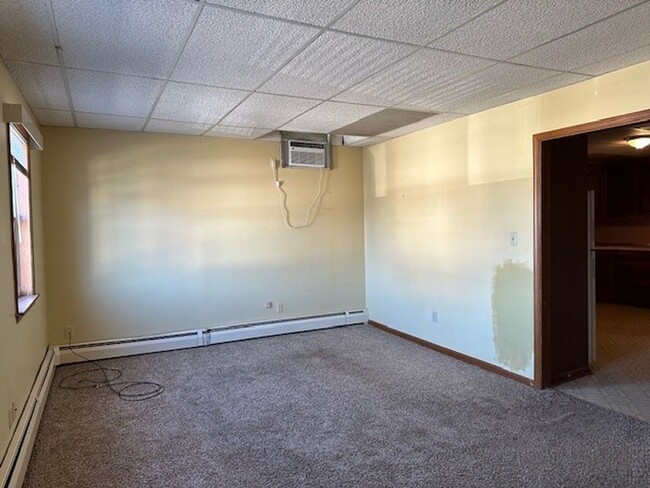 Building Photo - 2 Bedroom 2 Bathroom 2nd and 3rd floor Apa...