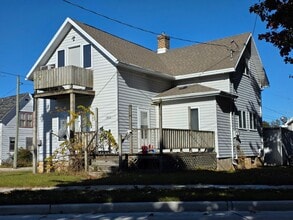 Building Photo - 1952 Roosevelt Ave