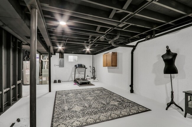 Building Photo - 658 White Ct