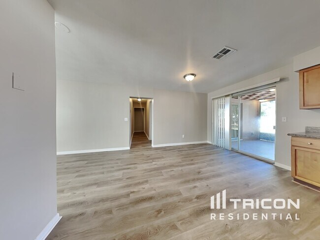 Building Photo - 92 Ventura Dr