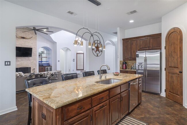 Building Photo - 15203 Lariat Trail