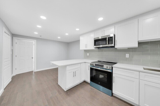 Building Photo - 826 Grand St