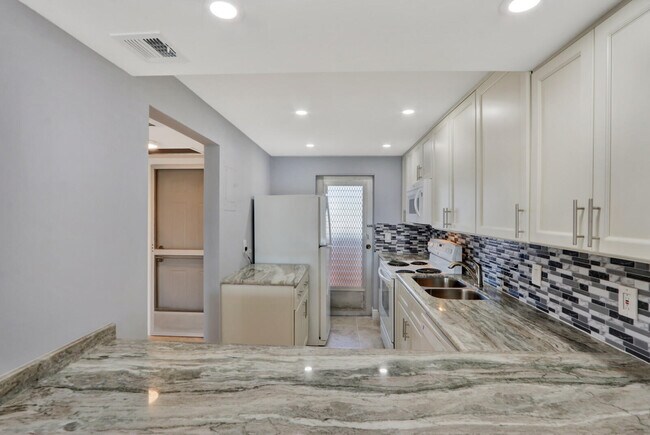 Building Photo - 4500 N Federal Hwy